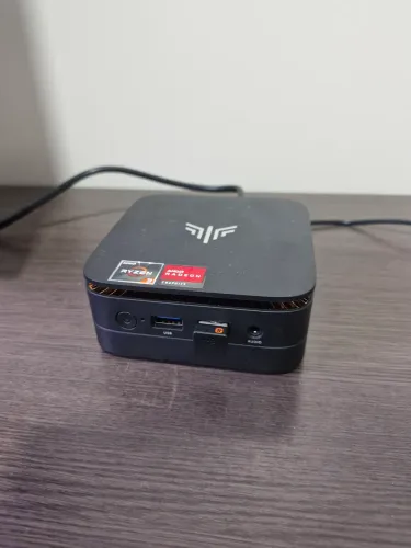 Vendo Mini PC semi novo. Aberto apenas para testes.