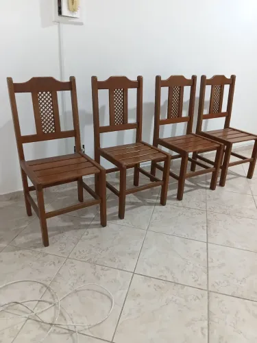 4 cadeiras madeira maciça 