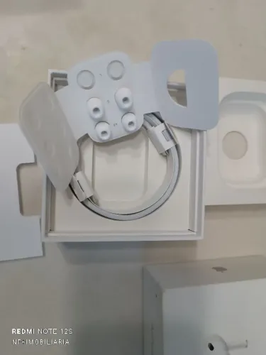 Caixa Original AirPods Pro + Cabo Original + Acessórios (Sem Fone)