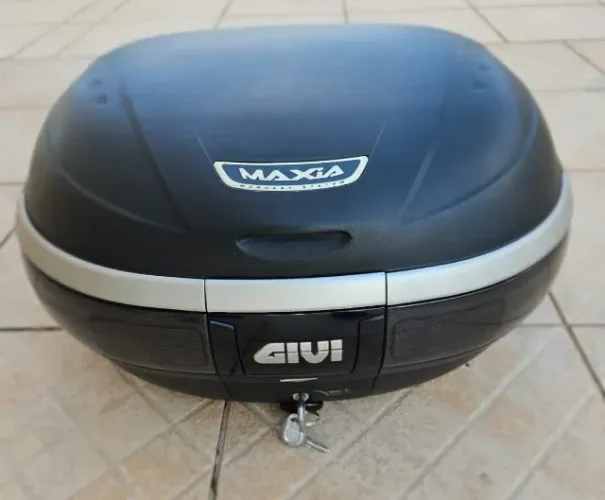 Kit Givi completo (baú 52L + base M5 + rack NC750X 2022)