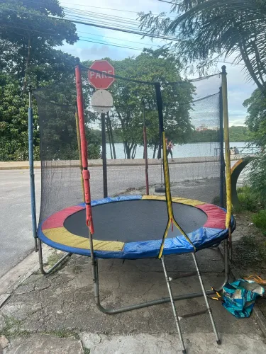Cama elástica pula pula 2,44 x 1,80 seminova 