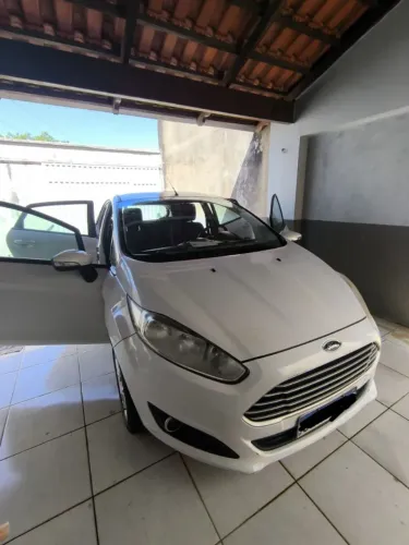 Ford Fiesta 1.6 16V Flex Aut. 5P 2014