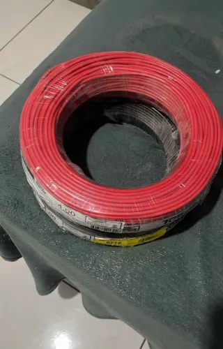 100 % COBRE (350 REAIS CADA)) Vendo 4 peças de fio de 4mm com 100 metros em cada peça