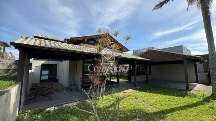 CASA COM 4 QUARTOS PRÓXIMO A PRAIA DE GAROPABA - CENTRO - GAROPABA/SC