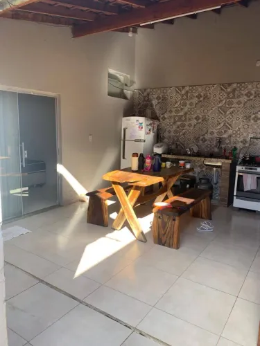 Casa com 3 quartos sendo um com suíte
