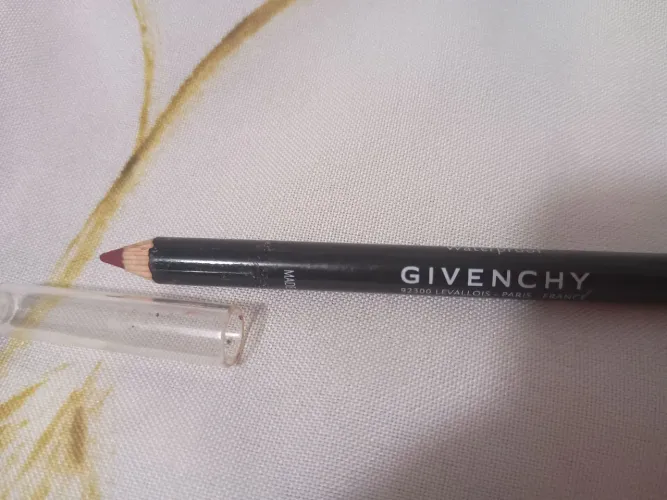 GIVENCHY Paris France lápis labial contorno!
