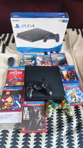 PS4 slim 1tb 8 jogos midia fisica caixa e garantia 2 controles