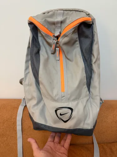 Mochila Nike Reforçada Grande Cinza