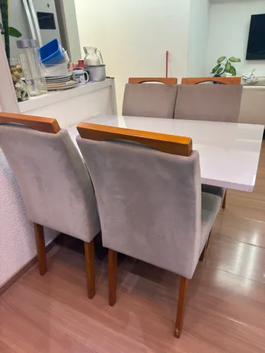 Mesa + 4 Cadeiras