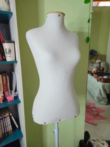 Manequim/Busto Feminino Tamanho 38 + Pedestal