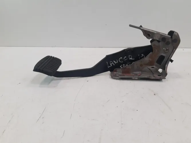 Pedal Mitsubishi Lancer 2010 2011 2012 2013 2014 2015