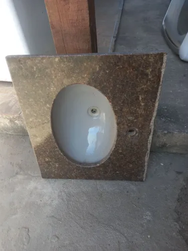Vendo pia de cozinha e pia de banheiro