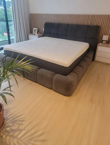 Cama King AD Boutique + colchão Emma