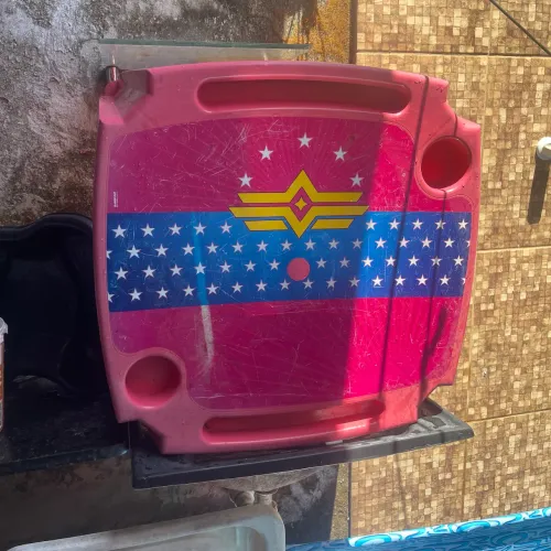 Mesinha infantil mulher maravilha 