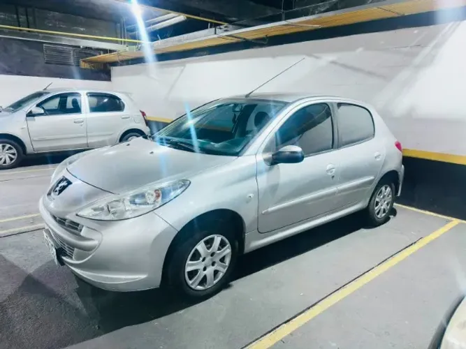 Peugeot 207 XR 1.4 Flex 8V 5P 2013