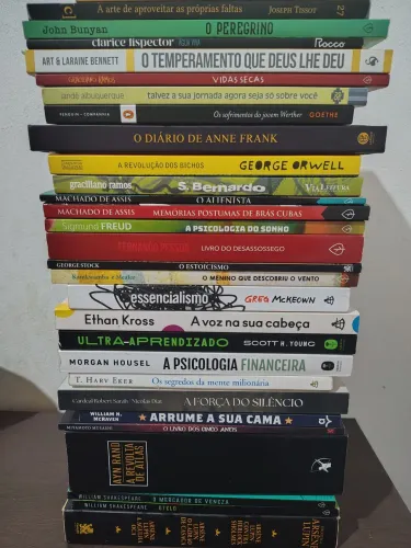 Livros usados à venda, R$ 15,00 a unidade!