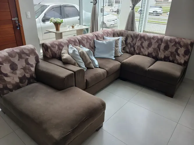 Vendo sofá 5 lugares + chaise