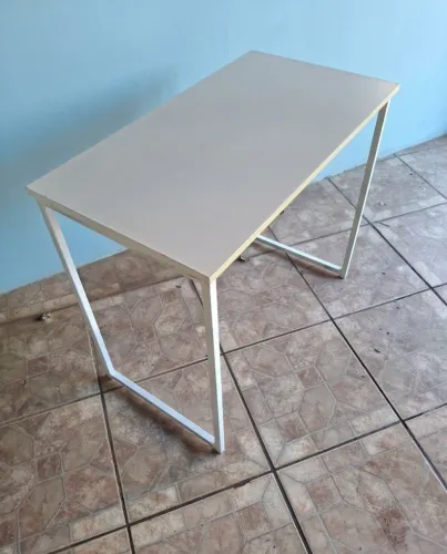 Mesa escrivaninha pequena (Medidas na descrição)Cadeira Valor na descrição