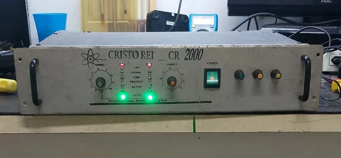 Caixa de som com amplificador