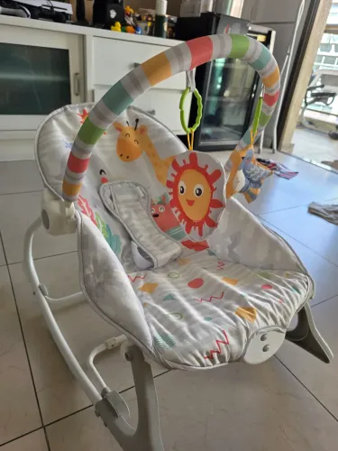 **DE R$ 139,00 POR APENAS R$ 99,00 - CADEIRA DE BALANÇO PARA BEBE DE 0 A 9 MESES***