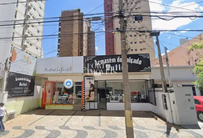 Casa Comercial com 235m² de construção no Cambuí, Campinas, para venda.