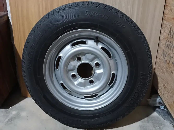 Vendo jogo de rodas com pneus aro 14 fusca ou brasilia 