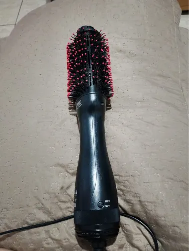 Vende-se escova secadora 