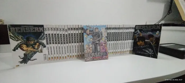 Coleção Completa Berserk (Panini) - Volumes 1 ao 41 + Guia Oficial