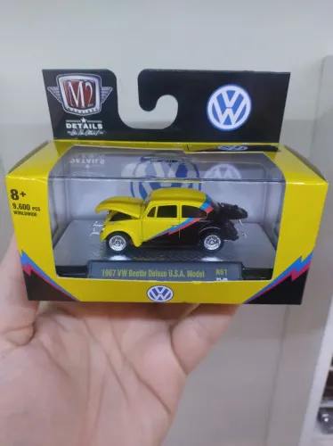Miniatura Fusca M2 Machines 1967 Beetle Deluxe USA Model R61 1:64