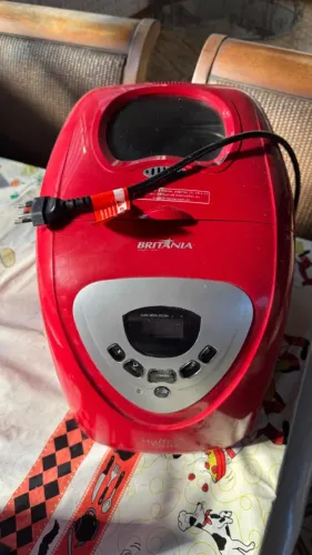 Panificadora Britânia vermelha 127v