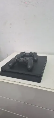 PS4 Slim 1TB + 2 Controles + Jogo R$ 1.600 Vendo PS4 Slim com 1TB de armazenam
