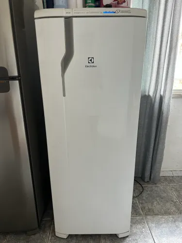 Geladeira Electrolux Frost Free 322L - Necessita Manutenção