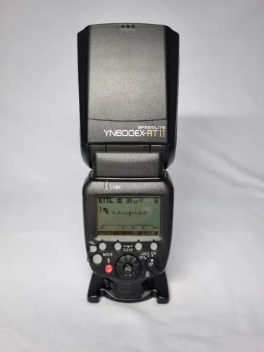FLASH YN600EX-RT II PARA CÂMECAS CANON + CARREGADOR TOSHIBA 8 PILHAS