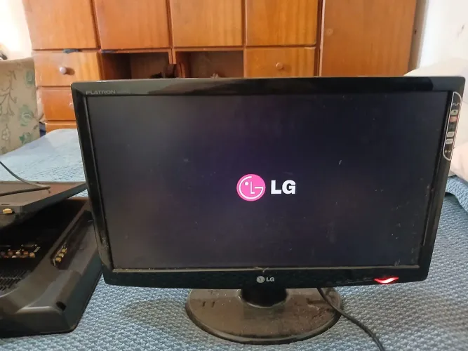Monitor LG funcionando