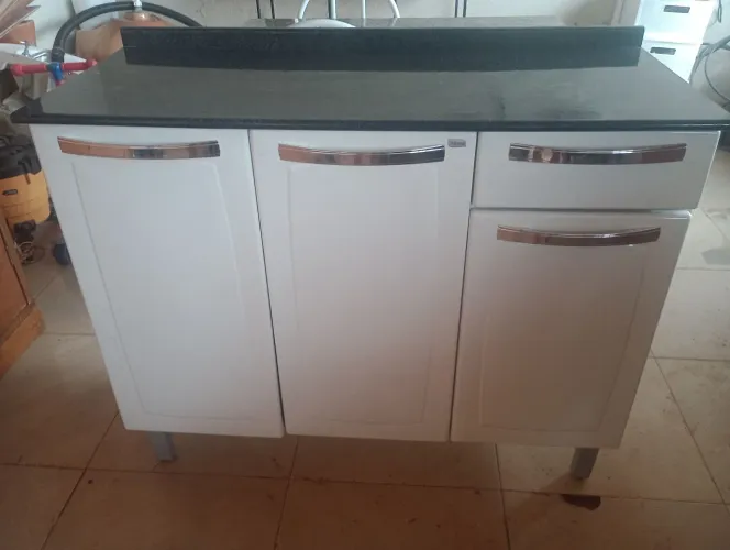 Balcão de aço novo