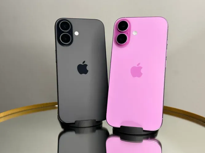 iPhone 16 256gb Preto e Rosa semi novos impecáveis!!