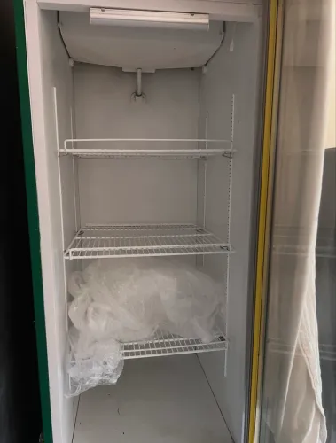 Geladeira vertical expositora grande 67x 78x198