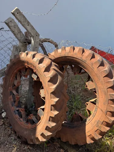 Rodagem fina de trator 12.4-36 