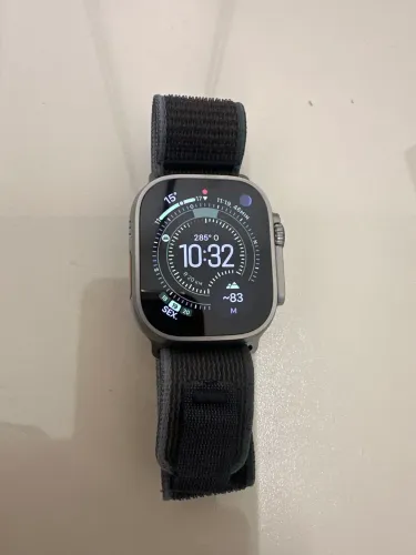 Apple Watch Ultra 2 (49mm) - (com leve detalhe no vidro traseiro)