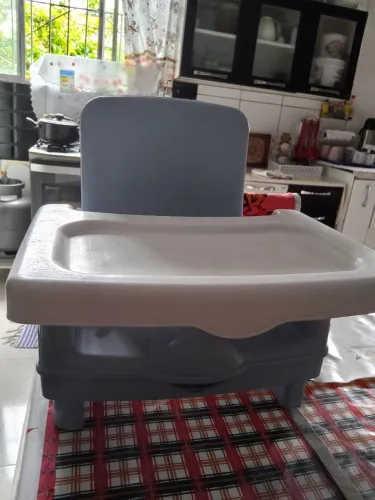 Vendo cadeira de alimentação portátil 