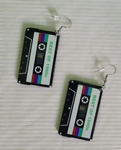 Brinco de acrílicos vintage  registro de rádio nostálgico.