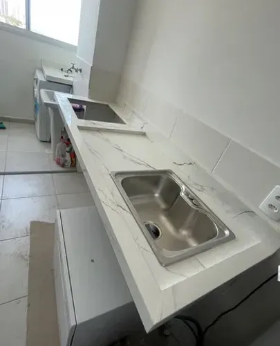 Balcão e pia de porcelanato 