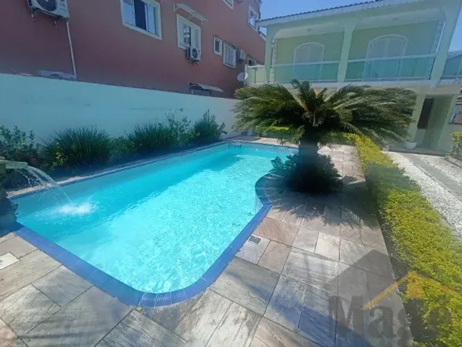 EXCELENTE SOBRADO À VENDA COM 05 DORMITÓRIOS, PISCINA E CHURRASQUEIRA NO JARDIM HELENA MAR