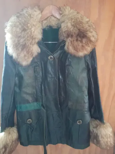 Casaco de couro com pelo vintage