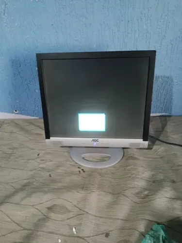 Monitor AOC 16 polegadas funcionando 