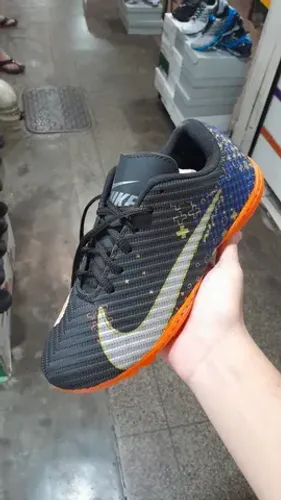 Chuteira Nike preta