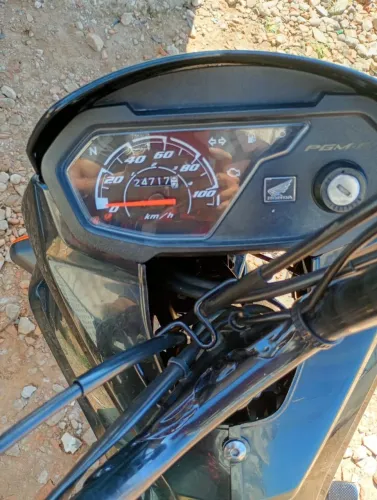 Pop 110 a disposição pneus novos toda em dias no ponto de transferência 