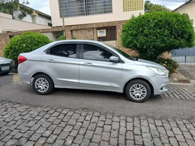 Ford KA+ Sedan 1.5 16V  4 cilindro Flex 4P 2015