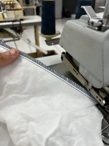 Máquina overloque 5 fios Singer