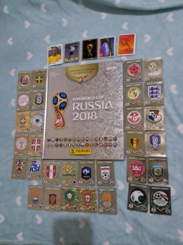Vendo Album Copa do mundo 2018 Capa Dura Prata Raro, Com Figurinhas Brilhantes para Colar